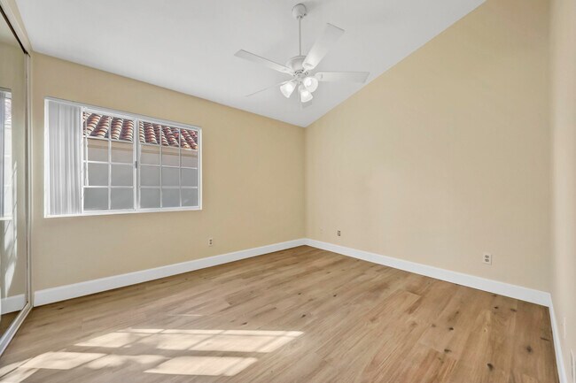 Building Photo - 43852 Vía Palma