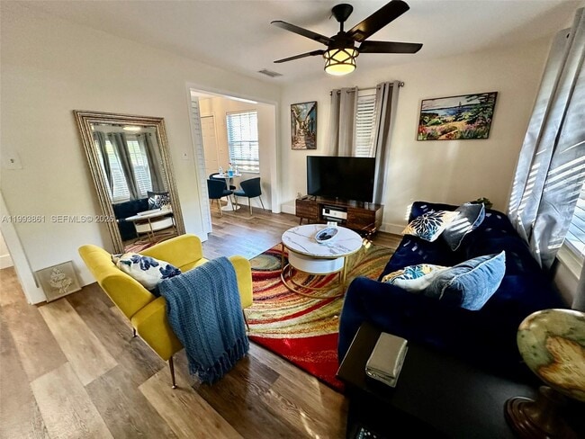 Building Photo - 1710 NE 5th Ct