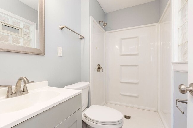 Building Photo - 3704 Greenwich Rd