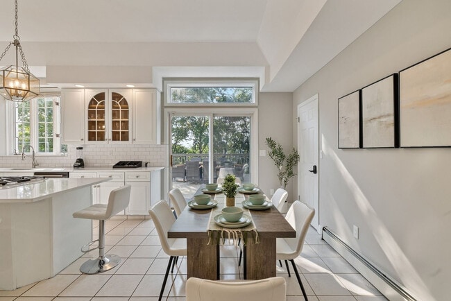 Building Photo - 321 Museum Village Rd