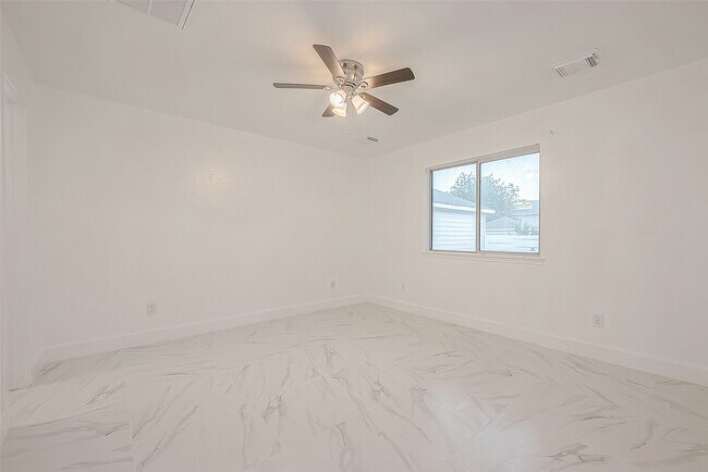 Building Photo - 20939 Young Meadows Way