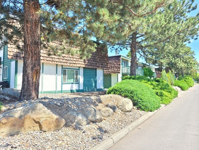 Building Photo - $1,195 - 1 Bed / 1 Bath Spacious Two-Story...