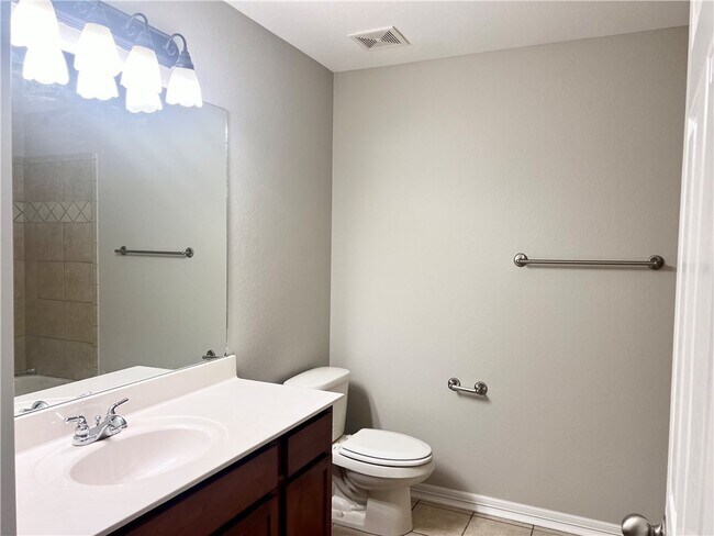 Building Photo - 564 S Pierremont Dr