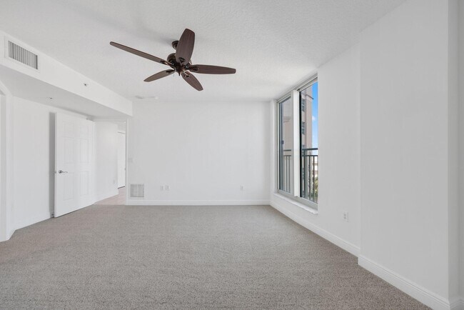 Building Photo - 610 Clematis St