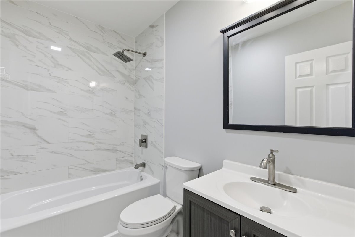 Building Photo - 1048 N Lawndale Ave