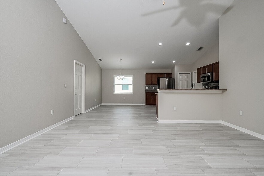 Building Photo - 6111 Evansbrook Dr