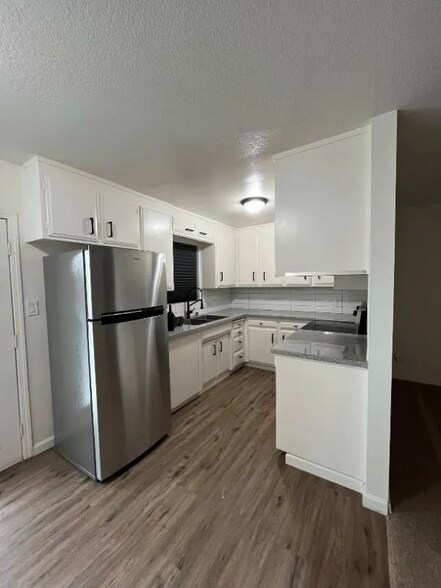 Building Photo - 1402 Chapala Way