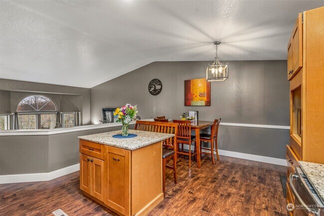 Building Photo - 1423 85th Dr NE