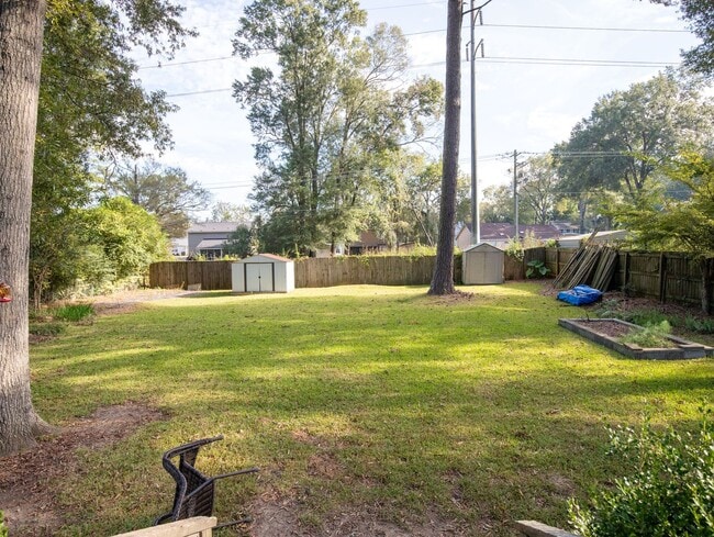Building Photo - Three Bedroom Brick Ranch in National Hills!