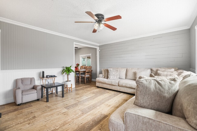 Building Photo - 2525 Nadine Dr