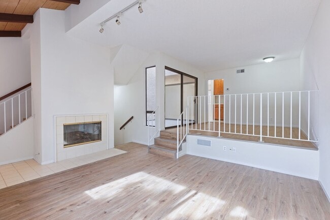 Building Photo - 10444 Canoga Ave