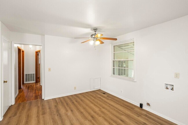 Building Photo - 2510 9th Ave S