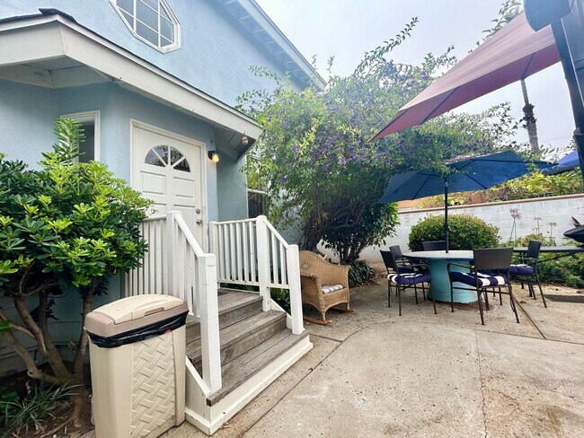 Building Photo - Spacious Beach House in South Oceanside