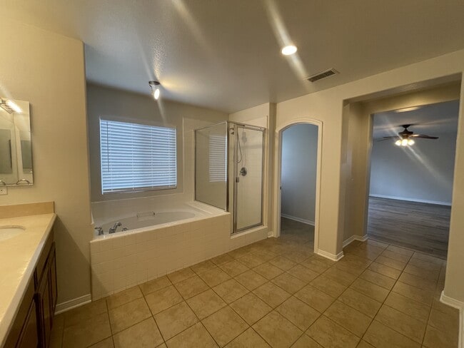 Building Photo - 37280 Parkway Dr