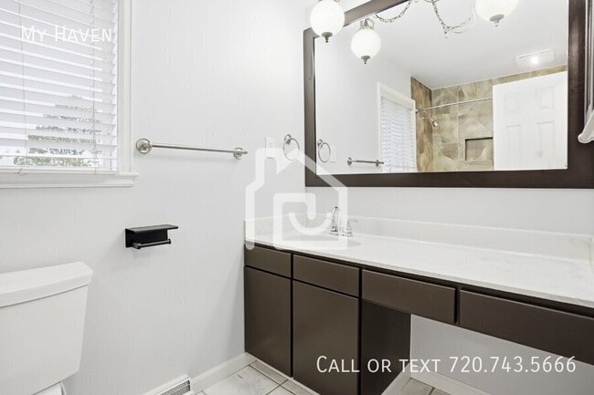 Building Photo - 2351 S Garland St