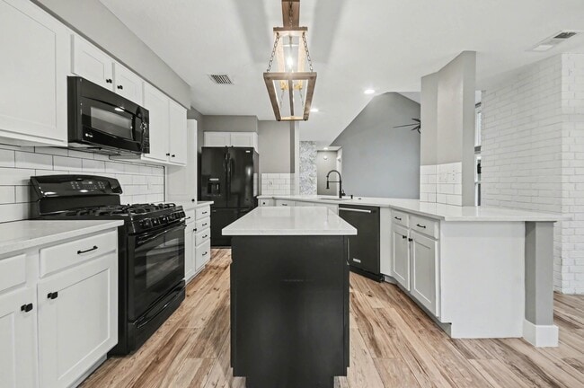 Building Photo - 522 Crestwood Dr