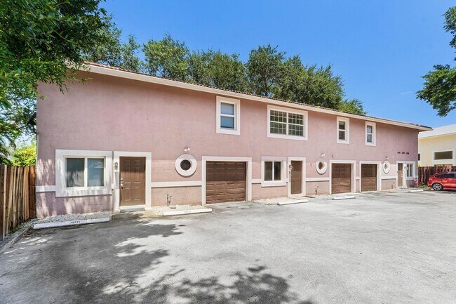 Building Photo - 13789 Yarmouth Dr