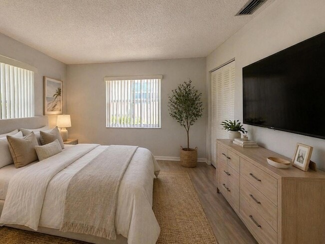 Building Photo - 5908 Via Delray Blvd