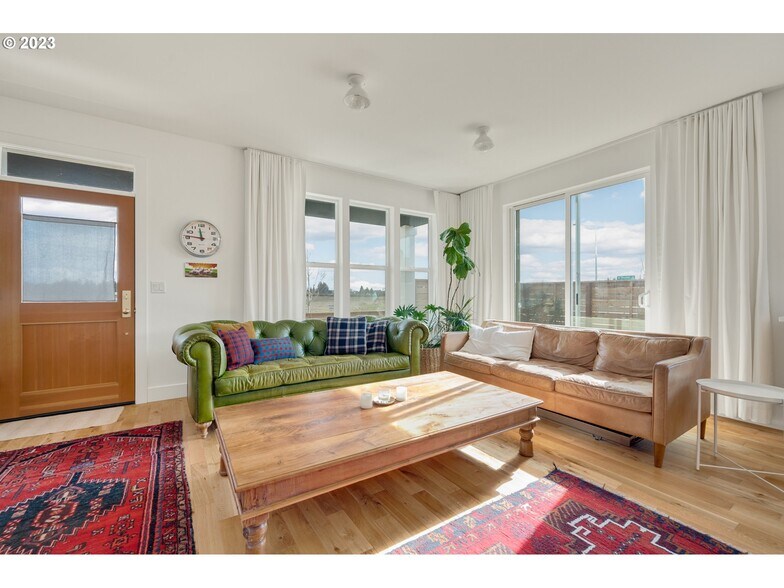 Building Photo - 3593 NE McDonald Ln