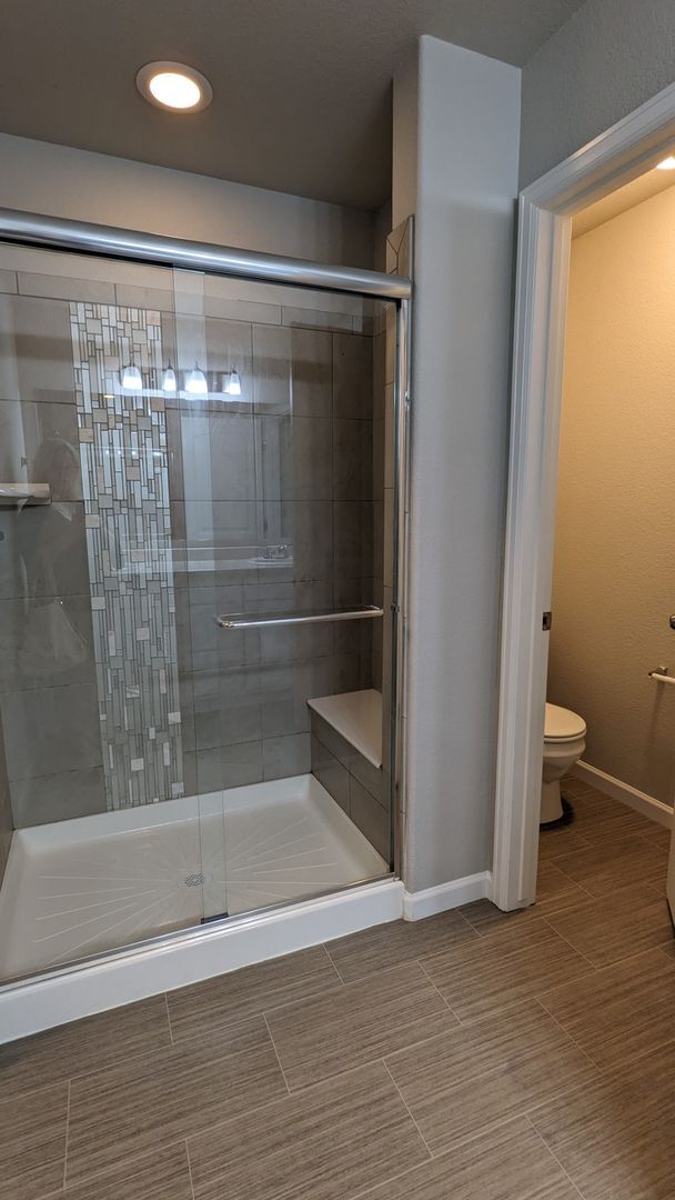 Building Photo - NEWER END UNIT TWO STORY TOWNHOME WITH A/C...