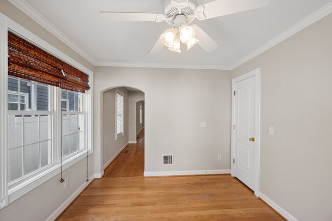 Building Photo - MOVE-IN READY! Quiet Neighborhood near Sho...