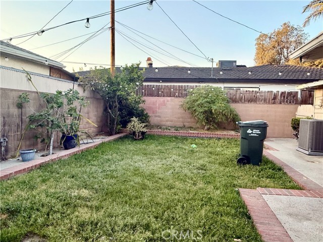 Building Photo - 10731 Freer Ave