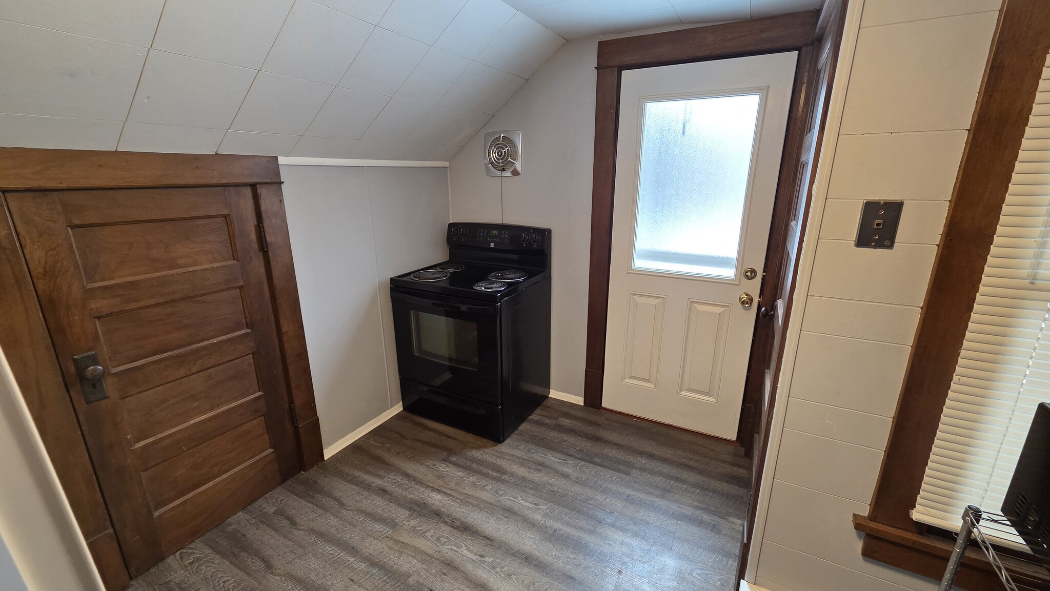 Building Photo - 919 Harney Ave