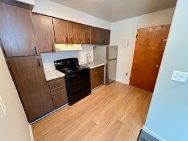 Building Photo - 520 S Andre St