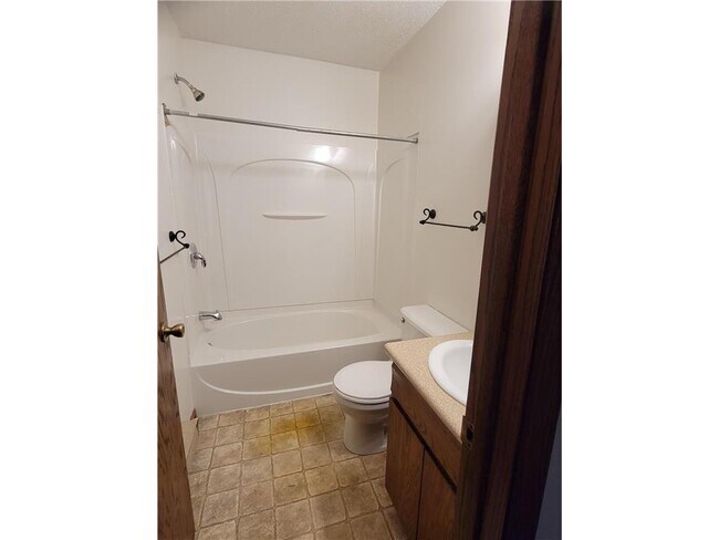 Building Photo - 1325 Henry St