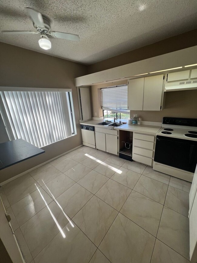Building Photo - Cypress Trace Condo