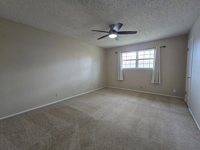 Building Photo - 2809 Moss Ave
