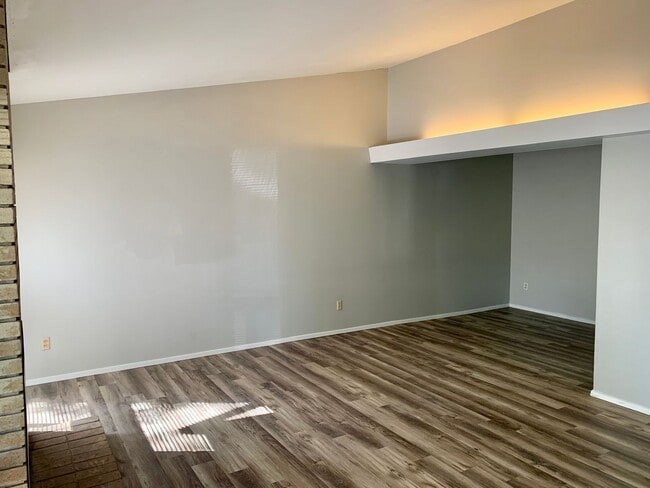 Building Photo - 3 Bedroom Home in Florissant - UPDATED KIT...