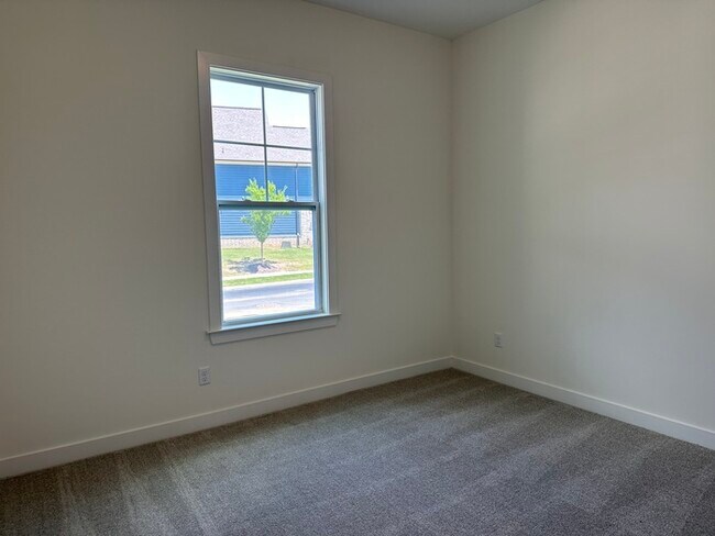 Building Photo - 5661 Pleasant Pk Pl