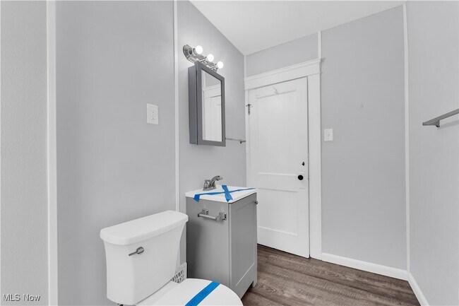 Building Photo - 14117 Sylvia Ave