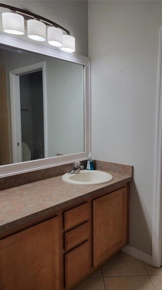 Building Photo - 421 Holly Fern Trl