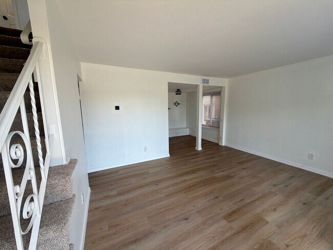 Building Photo - 605 Cobble Creek Curv
