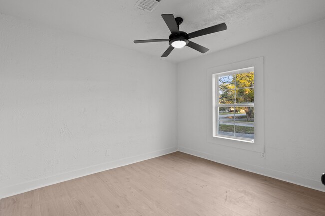 Building Photo - 3 bedroom on large lot
