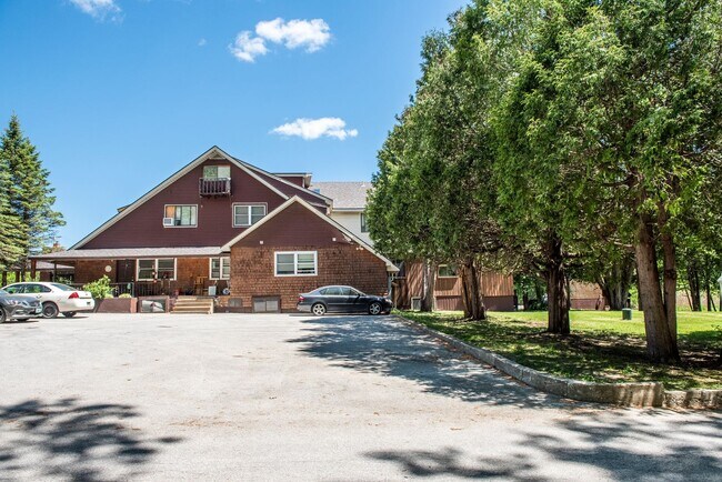 Building Photo - Renovated 1br in Country Setting with Priv...
