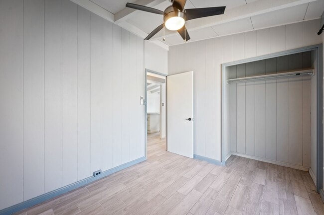 Building Photo - BK-1287