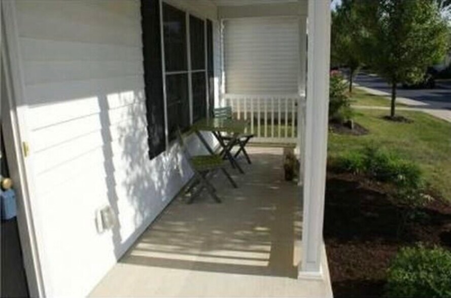 Porch - 8290 Mira St