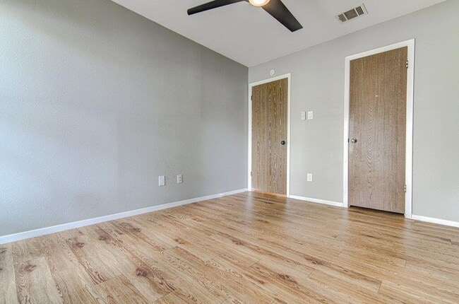 Building Photo - 11803 Hyacinth Dr