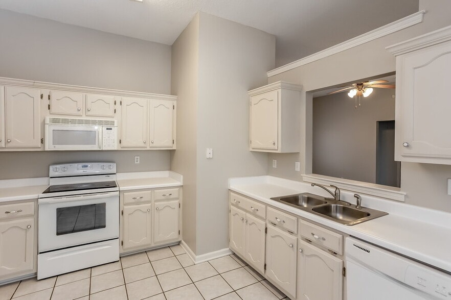 Building Photo - 8363 Cross Point Dr