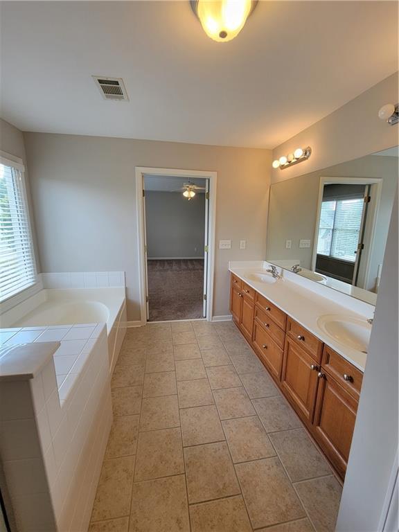 Building Photo - 800 Middlebrooke Bend