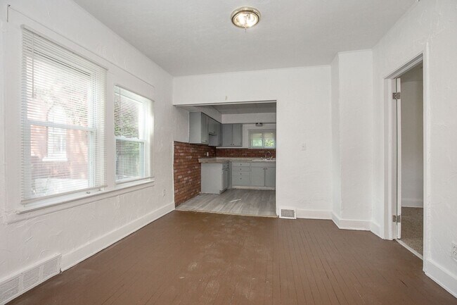 Building Photo - 2962 E 66th St