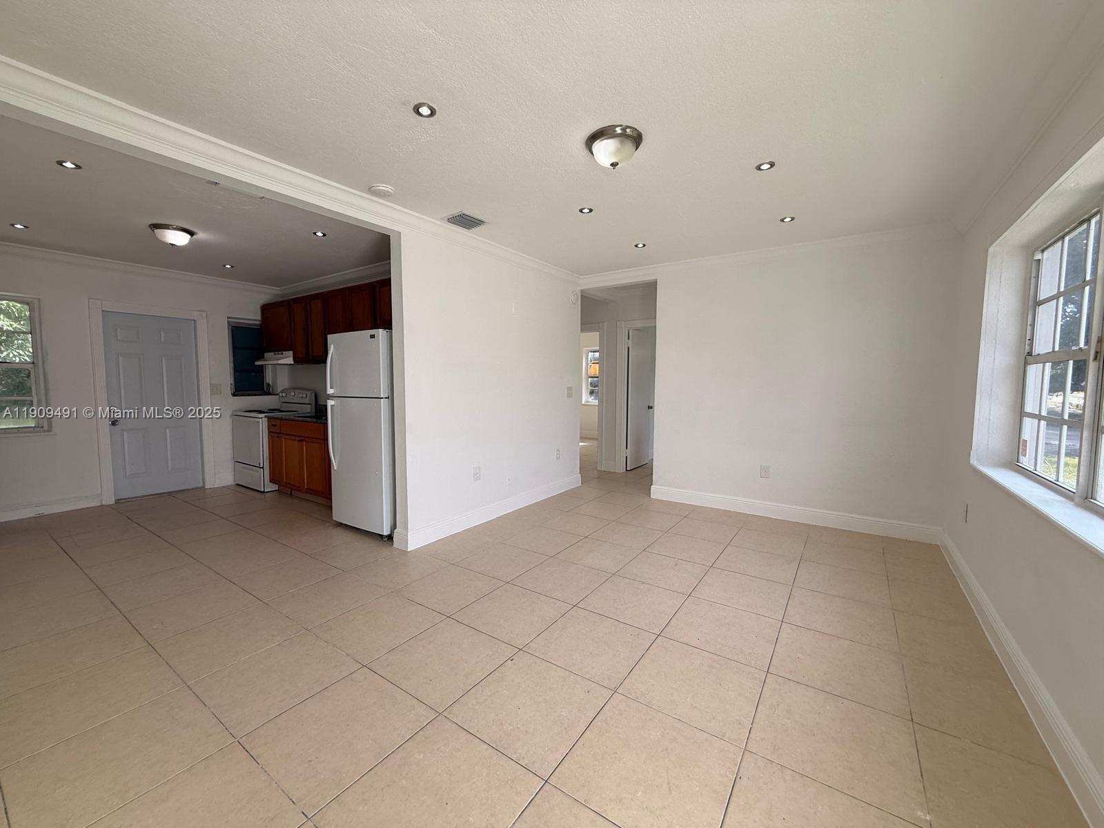 Building Photo - 9 Miami Gardens Rd