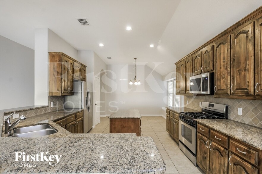 Building Photo - 1601 Lake Pine Dr