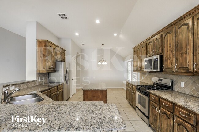 Building Photo - 1601 Lake Pine Dr