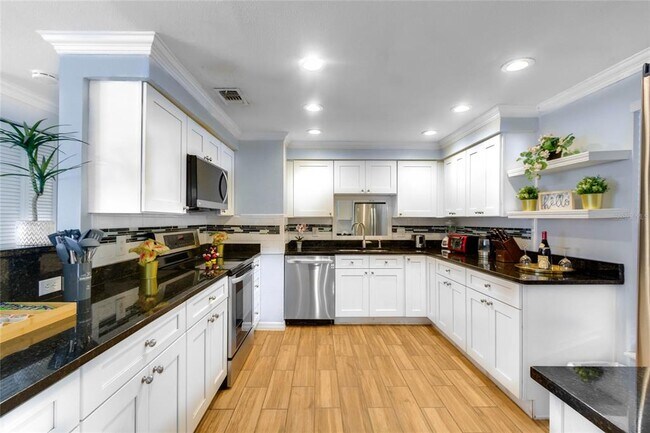 Building Photo - 409 Satsuma Ln
