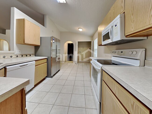 Building Photo - 3293 Carlotta Rd