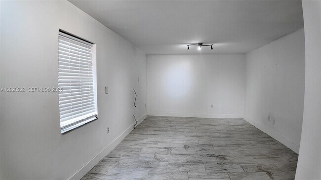 Building Photo - 2138 SW 6th St